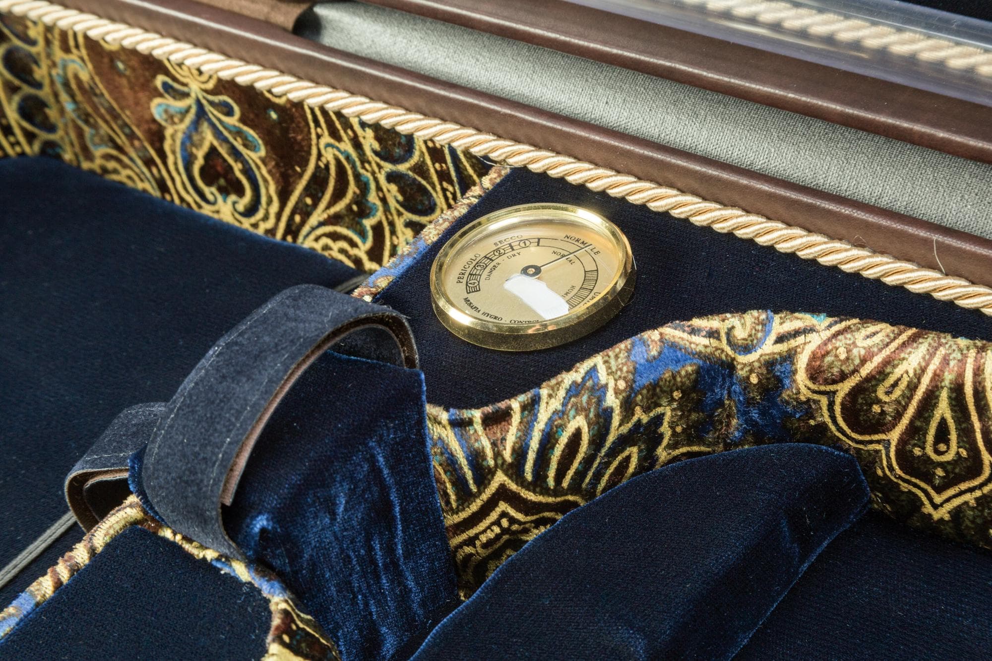 Musafia Momentum Z Violin Case Black Version 21 - Image 3